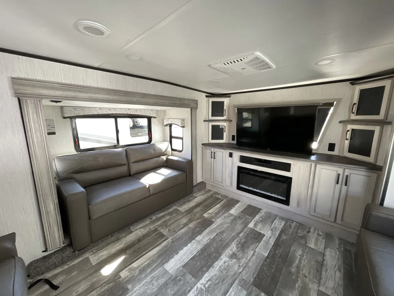 2023 Forest River Sandpiper Luxury 391FLRB - Photo 2