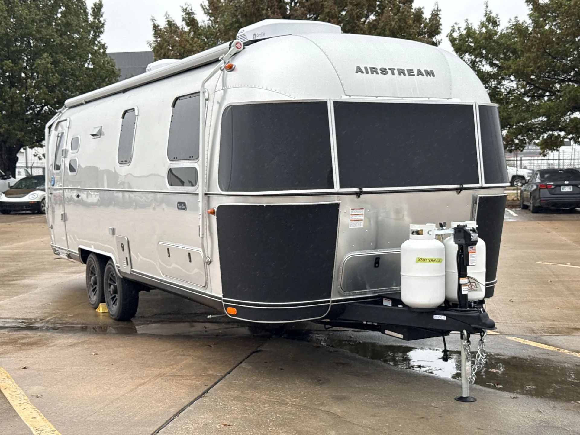 2026 Airstream Midnight Flamingo 27FB - Main photo