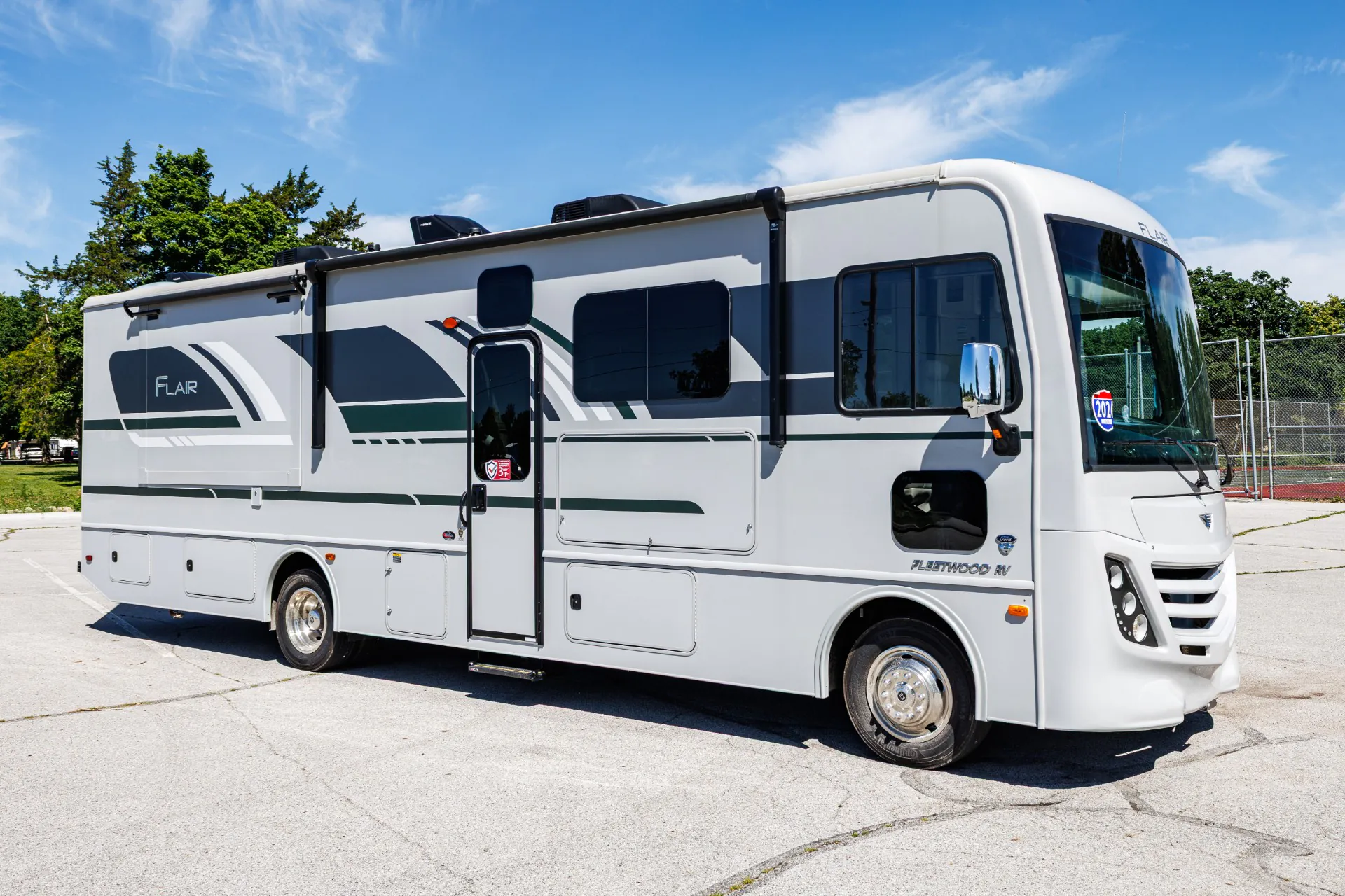 2026 Fleetwood Flair 32S - Photo 2