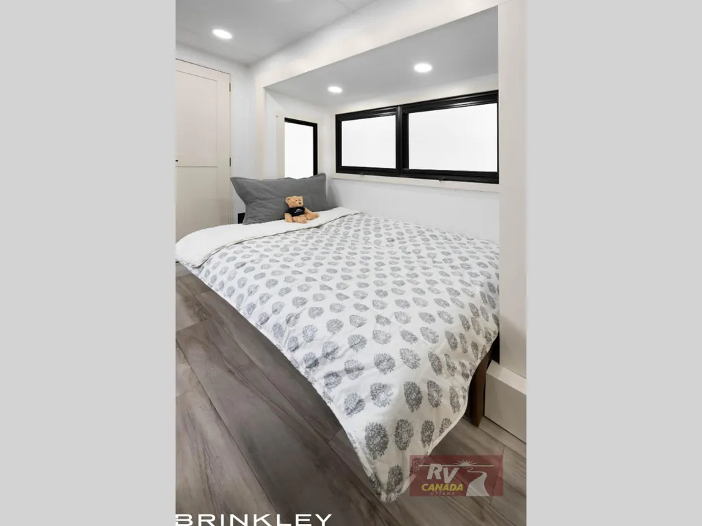 2027 Brinkley Model R 3710, Photos photo 14