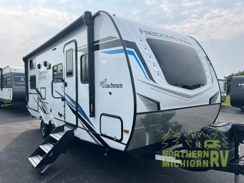 2022 Coachmen Freedom Express Ultra Lite 238BHS - Photo 2