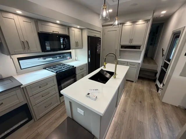 2026 Brinkley Model Z 3600, Photos photo 12