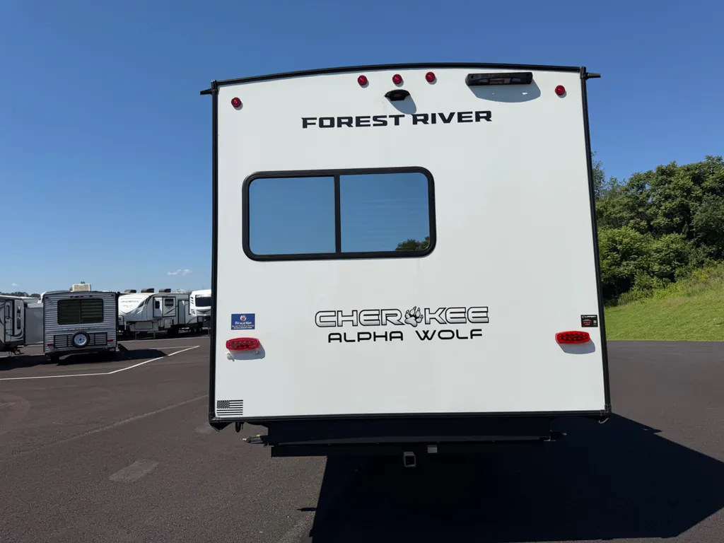 2025 Forest River Cherokee Alpha Wolf 33BH, Photos photo 4