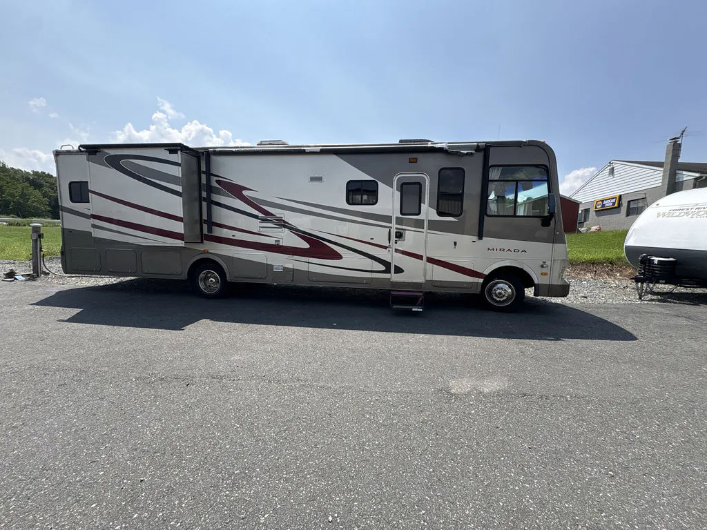 2010 Coachmen Mirada 35DS, Photos photo 5