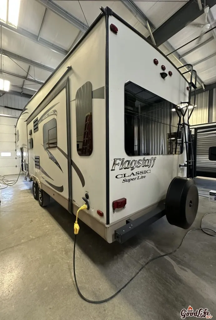 2016 Forest River Flagstaff Classic SL 8528IKWS - Photo 4