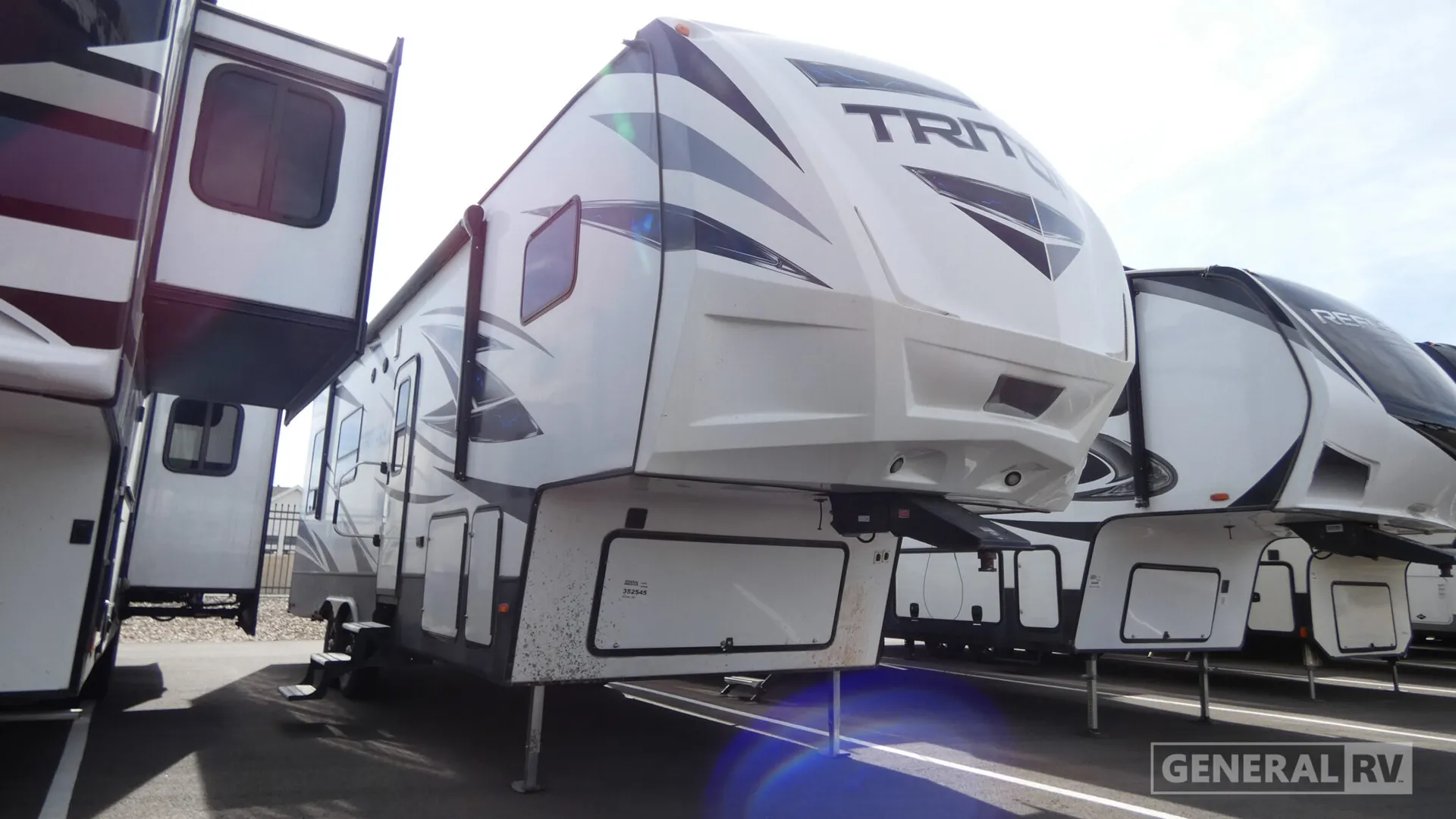 2018 Dutchmen Triton 2951 - Photo 2