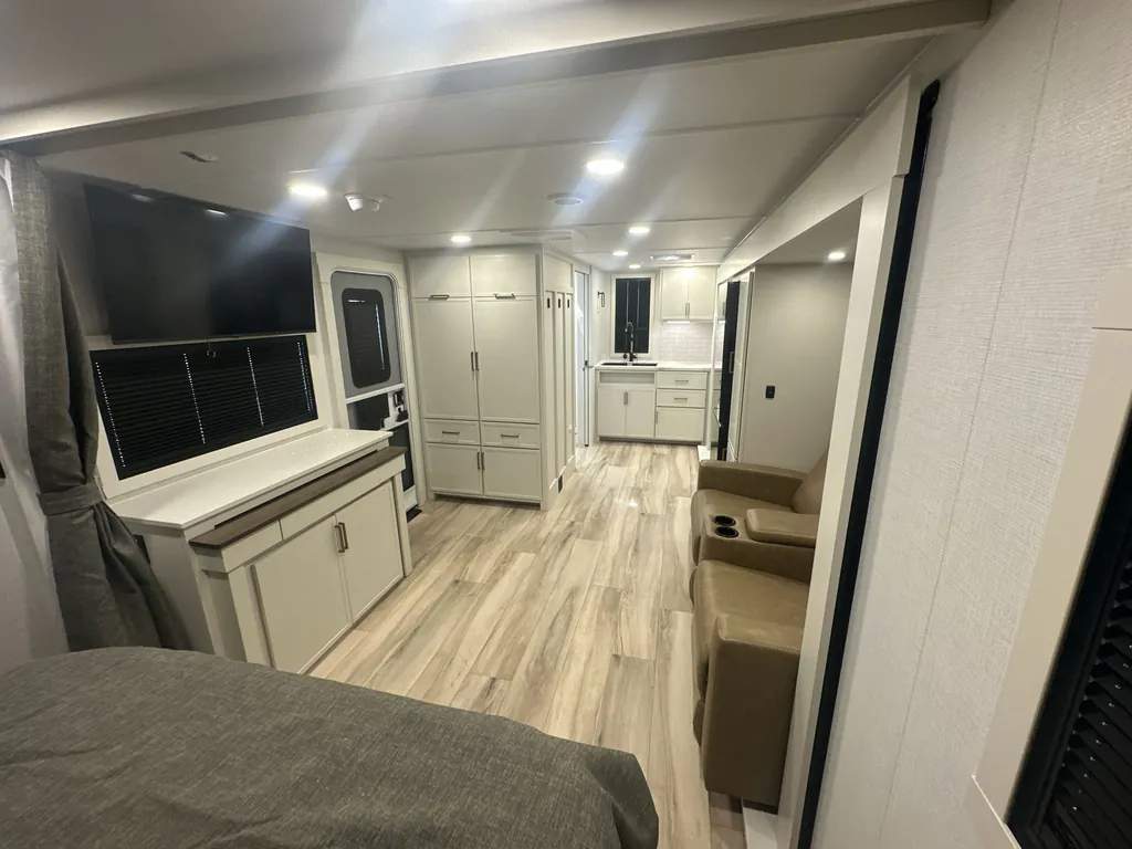 2026 Brinkley Model Ix 23X, Photos photo 5