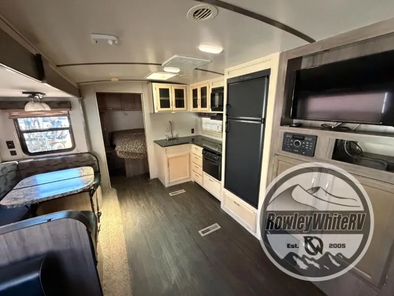 2018 Winnebago Minnie Plus 27BHSS - Photo 4
