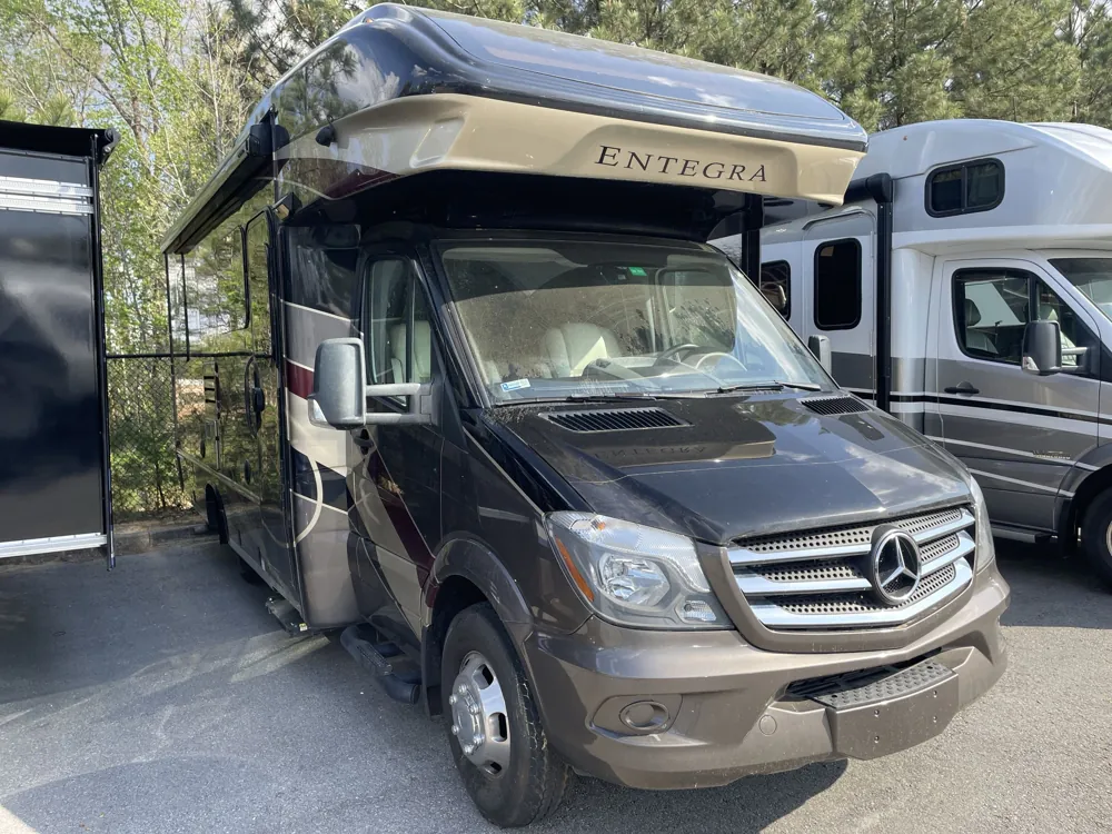 2019 entegra coach Qwest 24L - Photo 2