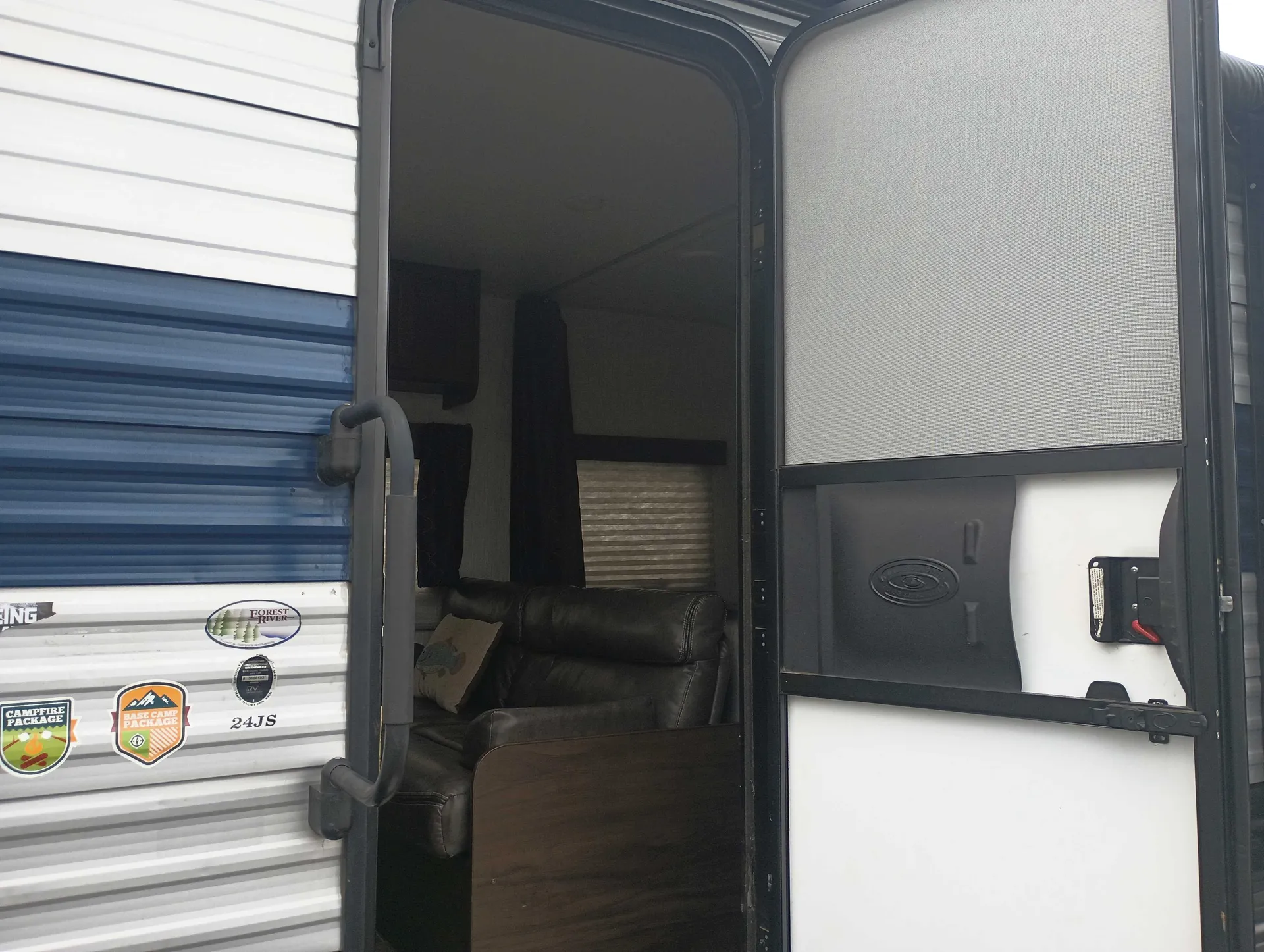2020 Forest River Cherokee Grey Wolf 24JS dealer photo 2 from RV Country