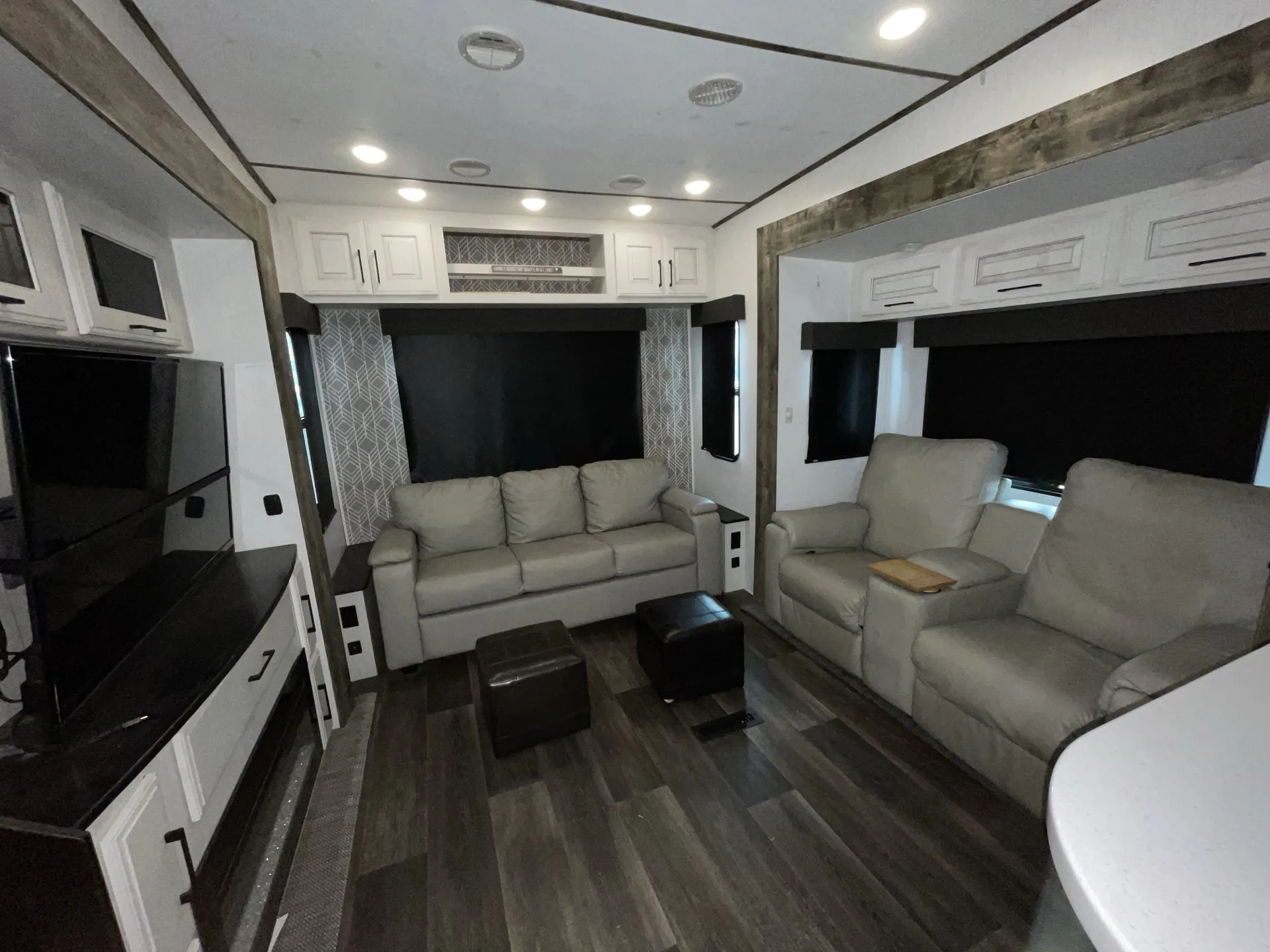 2021 Heartland Bighorn Traveler 35BK — front