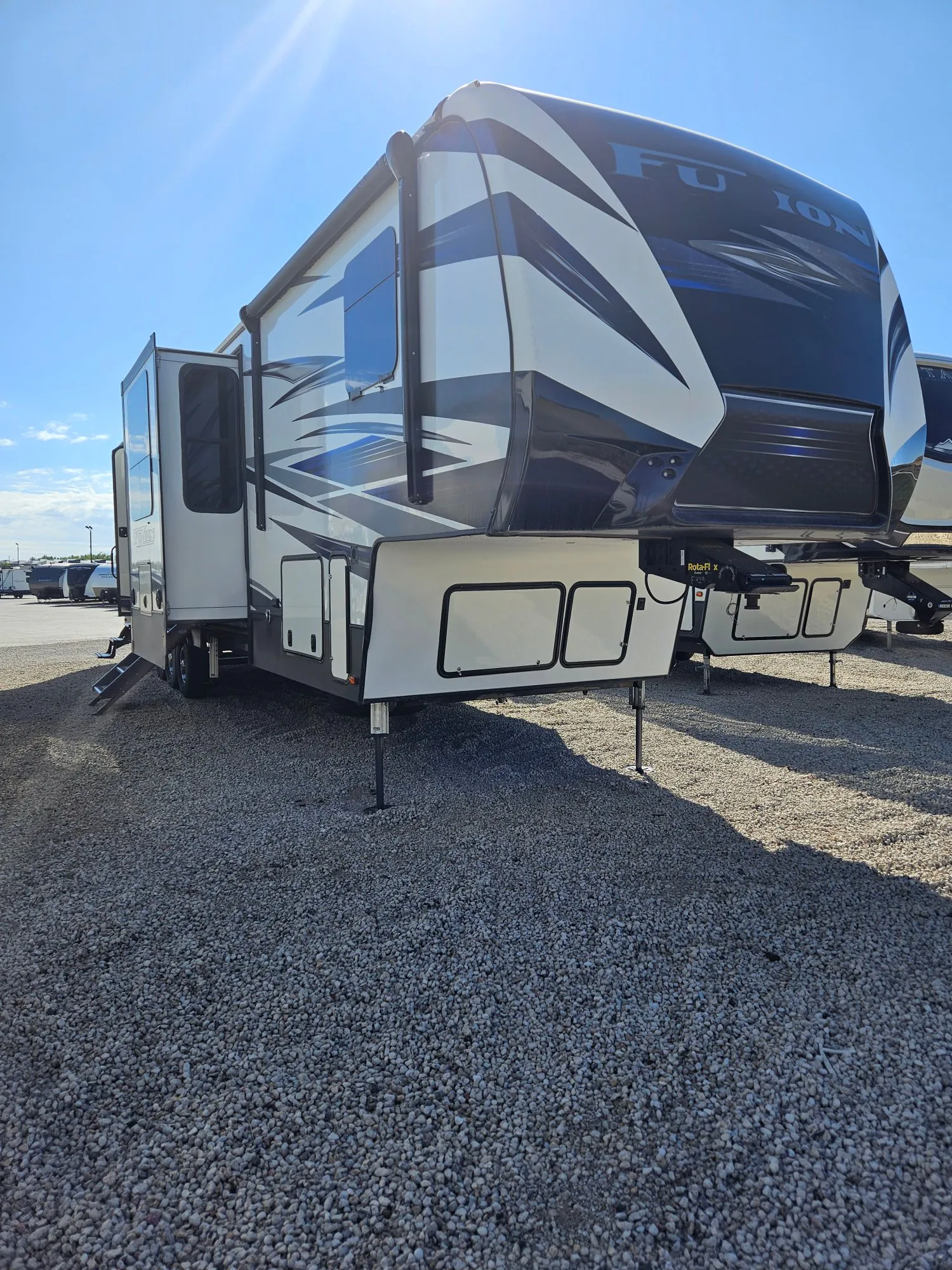 2020 Keystone Fuzion 429 - Photo 2