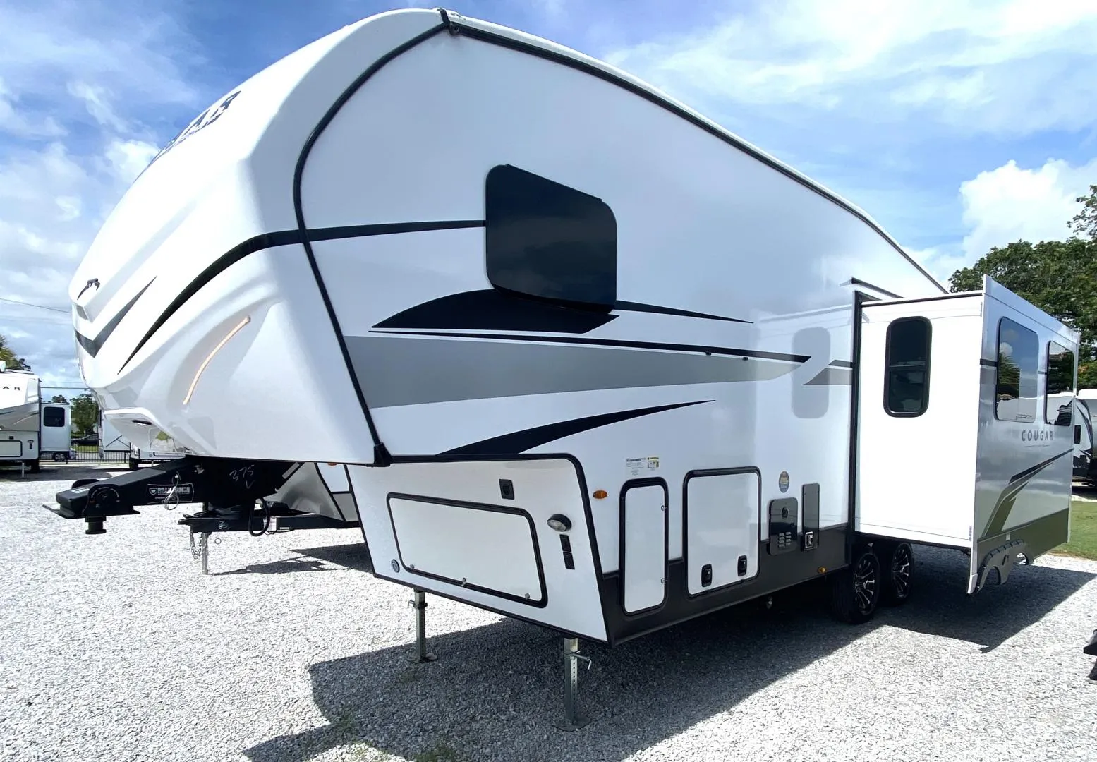 2025 Keystone Cougar Sport 2400RE - Photo 3