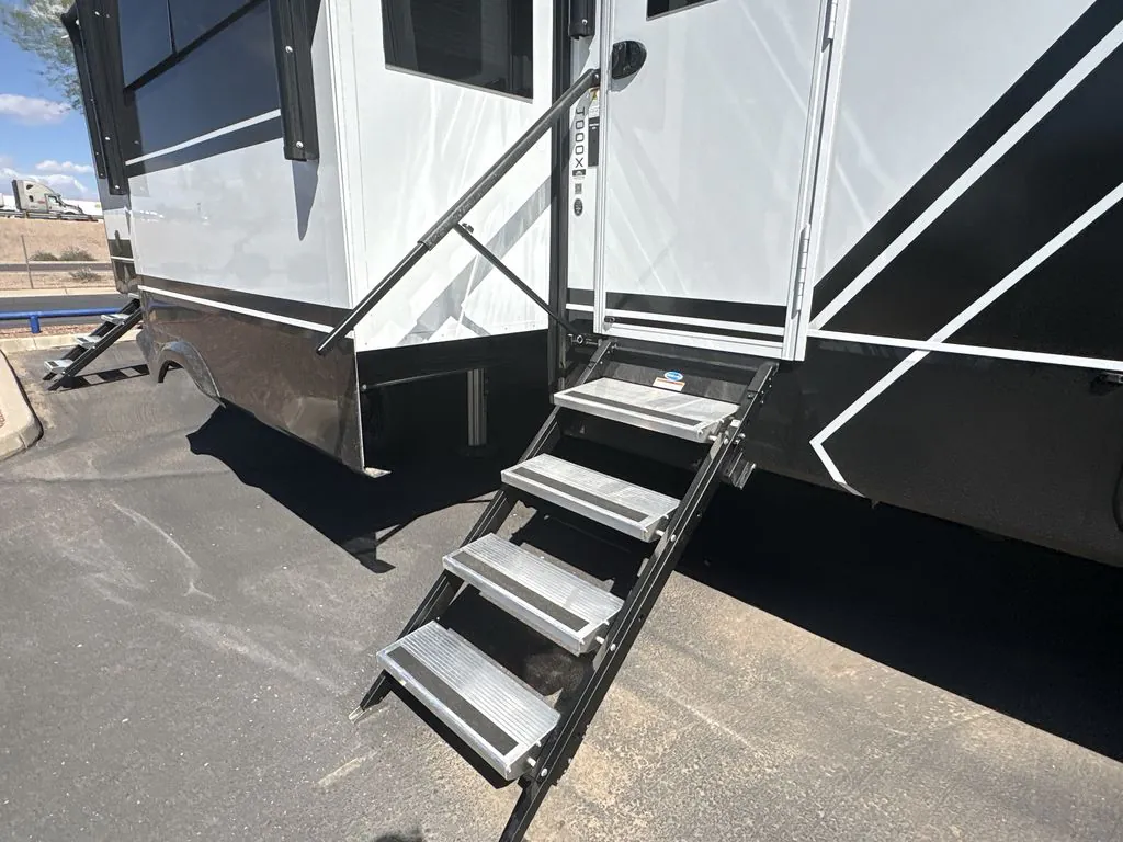 2026 Brinkley Model G 4000, Photos photo 48