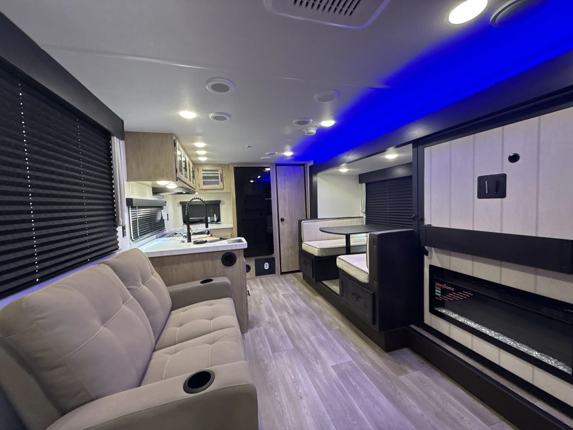 2027 Forest River Cherokee Grey Wolf 26SS — living area main