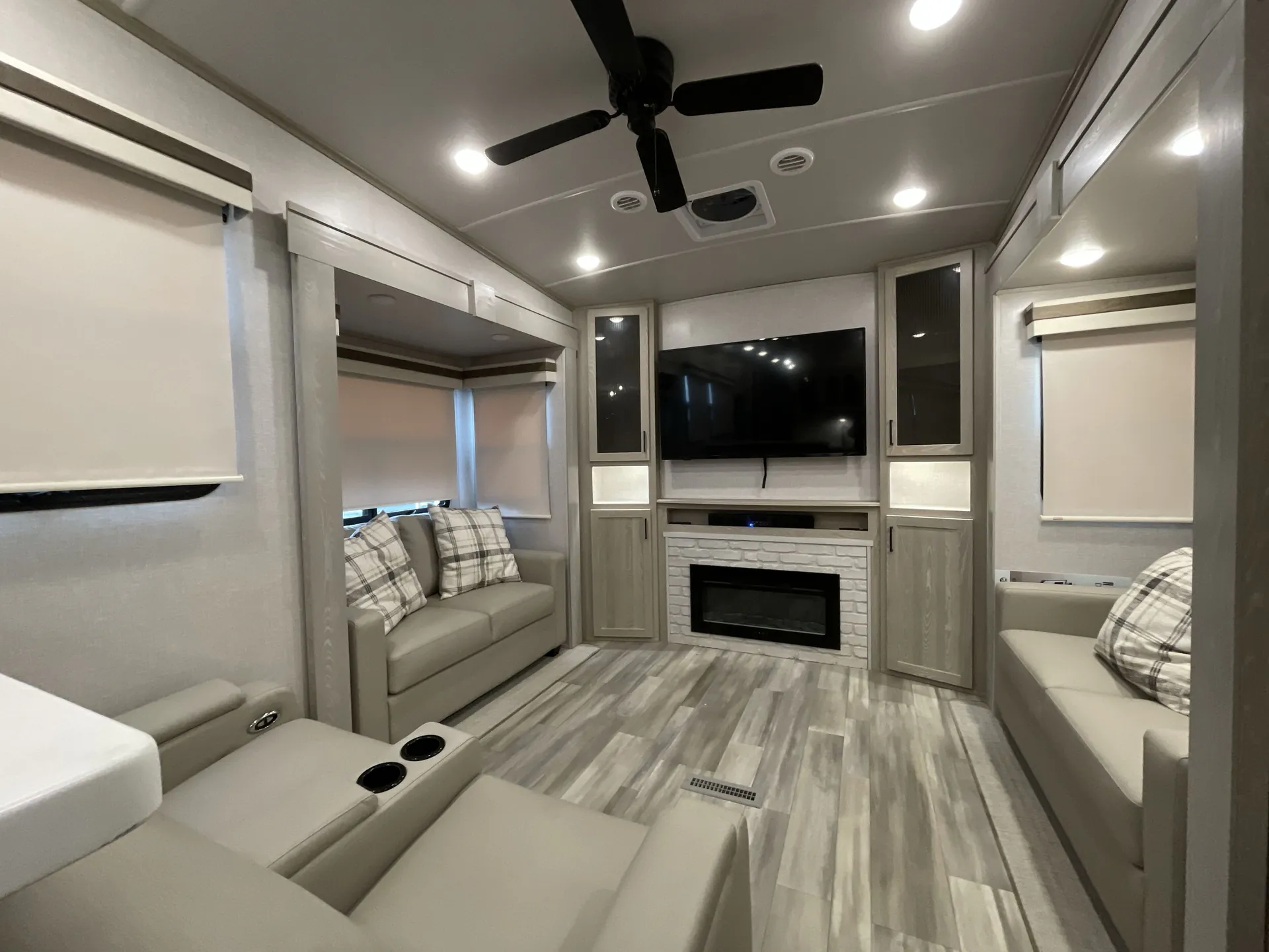2023 Forest River Rockwood Signature 2898BS — living area main