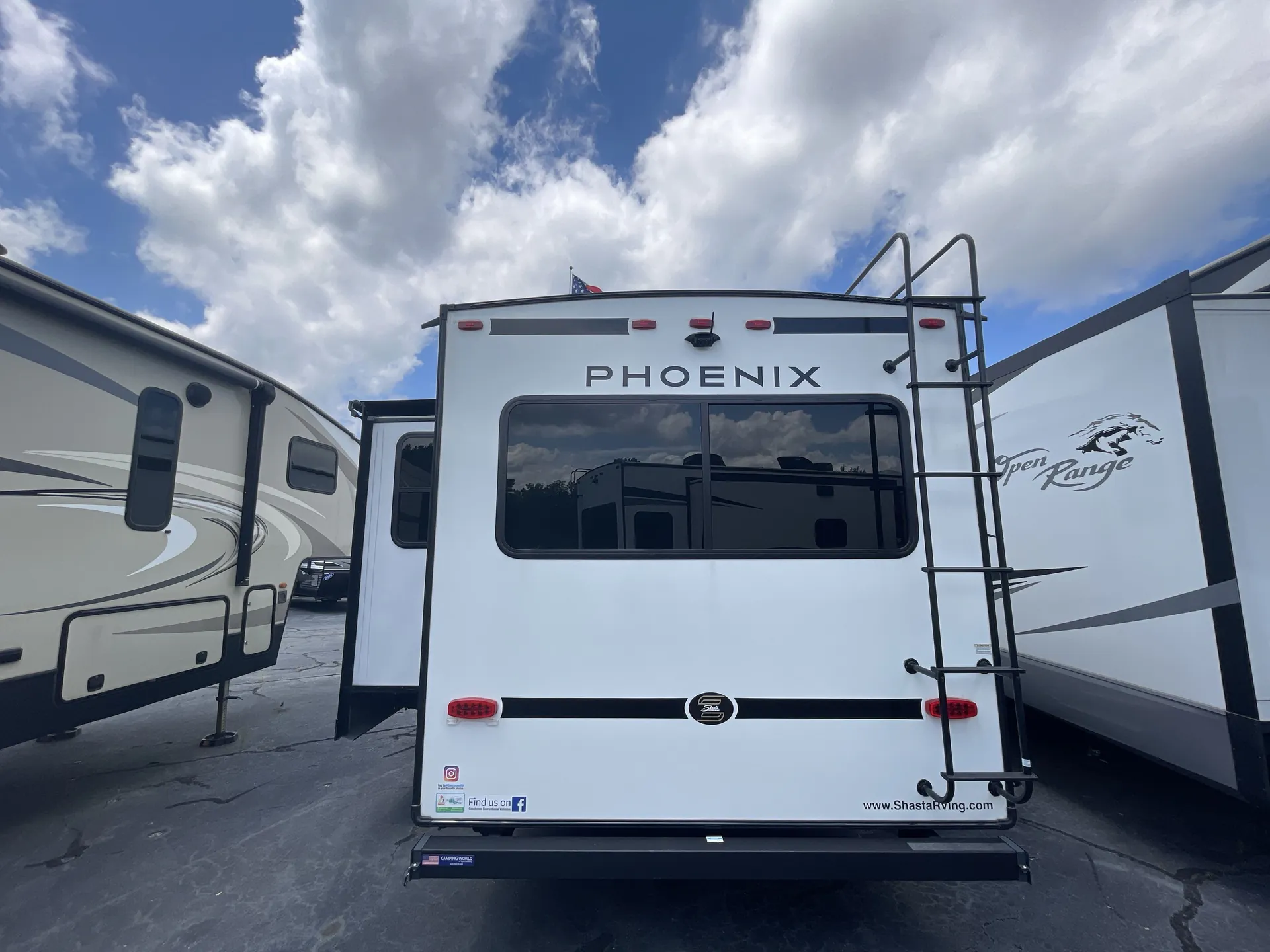 2024 Shasta Phoenix Lite 254RLS — living area main