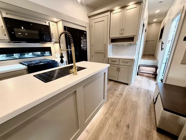 2026 Brinkley Model Z 3610, Kitchen photo 9