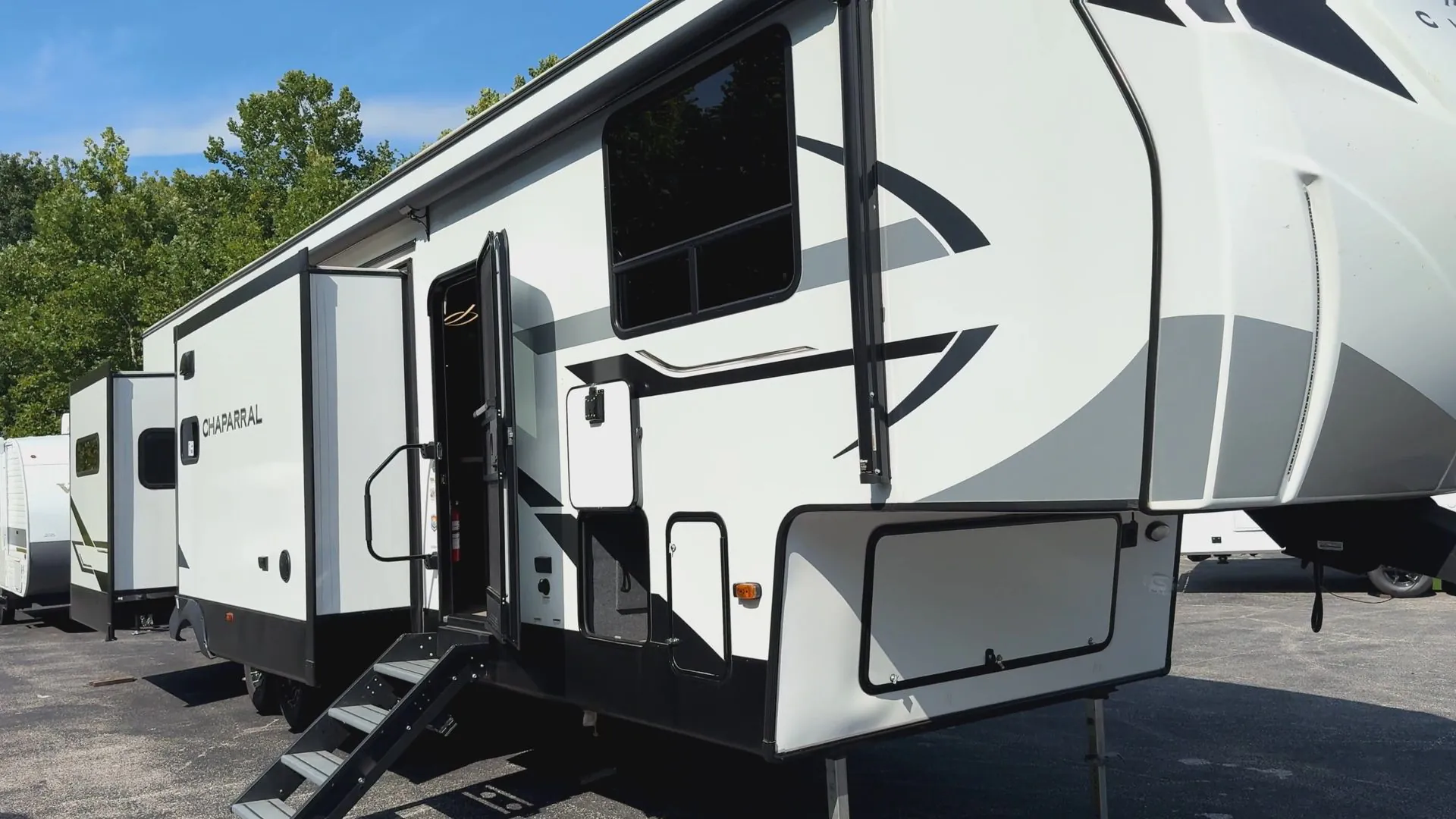 2025 Coachmen Chaparral 375BAF - Photo 4