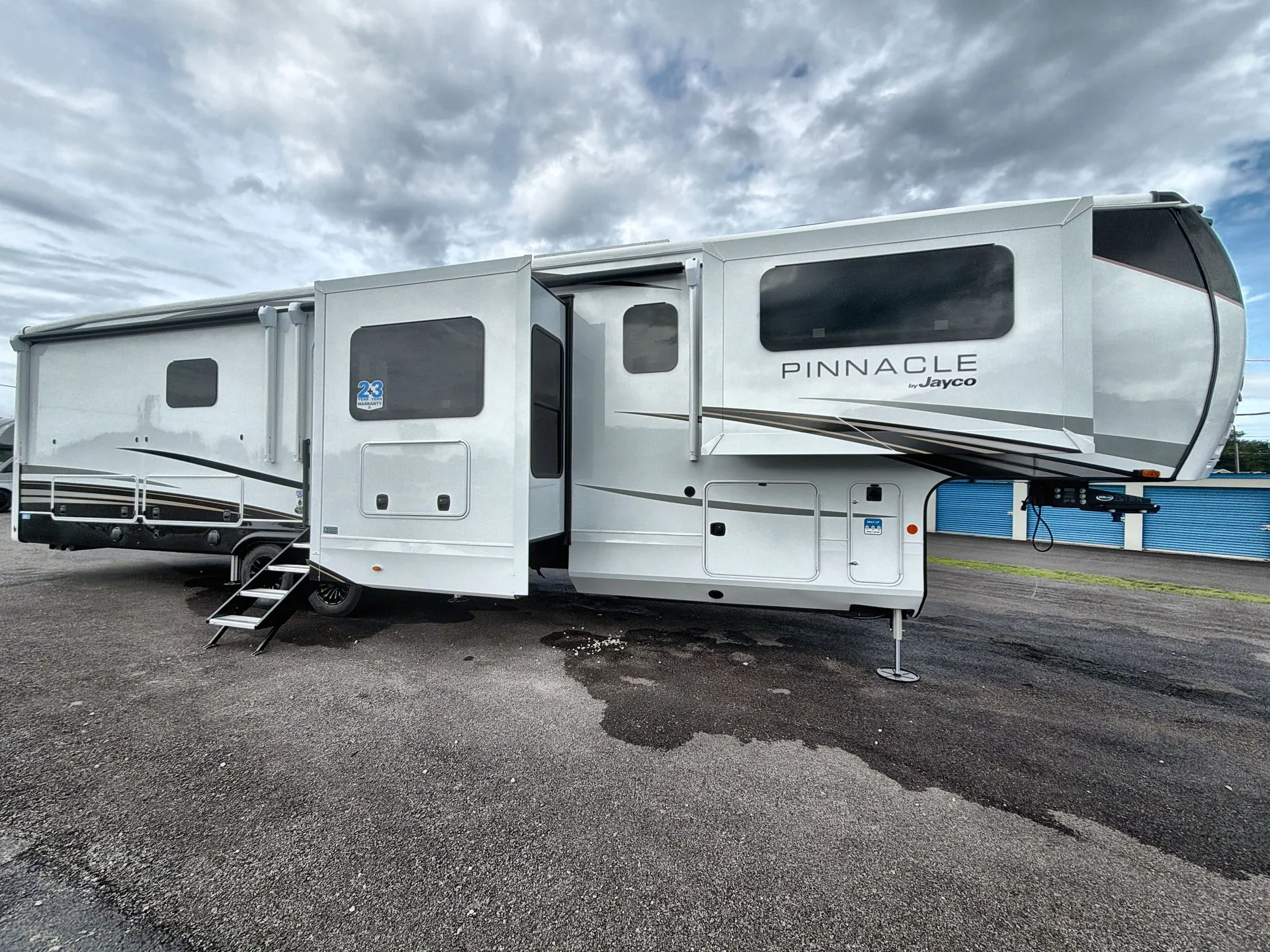 2027 Jayco Pinnacle 39FLOK - Photo 2