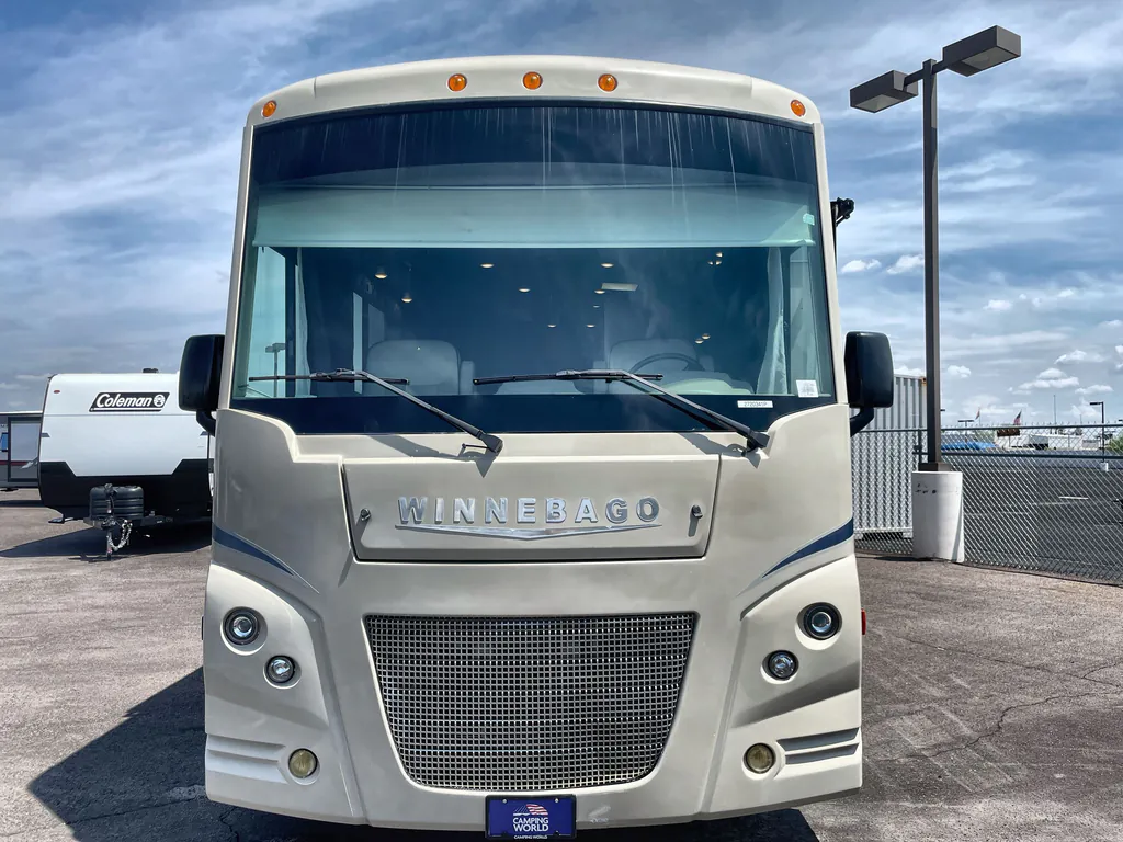 2018 Winnebago Sunstar 27P, Photos photo 4