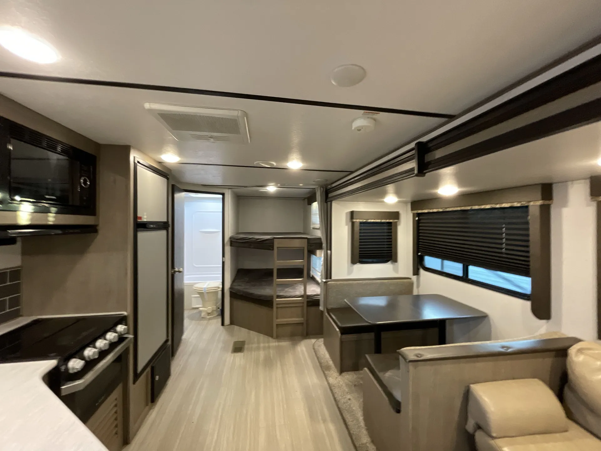 2020 Keystone Hideout 26LHSWE — living area main
