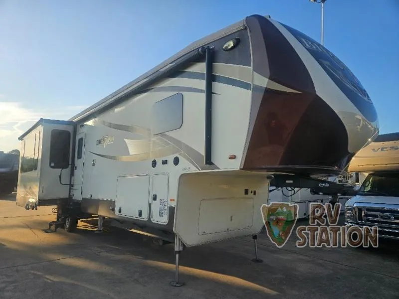 2017 Heartland Bighorn 3760EL - Photo 2