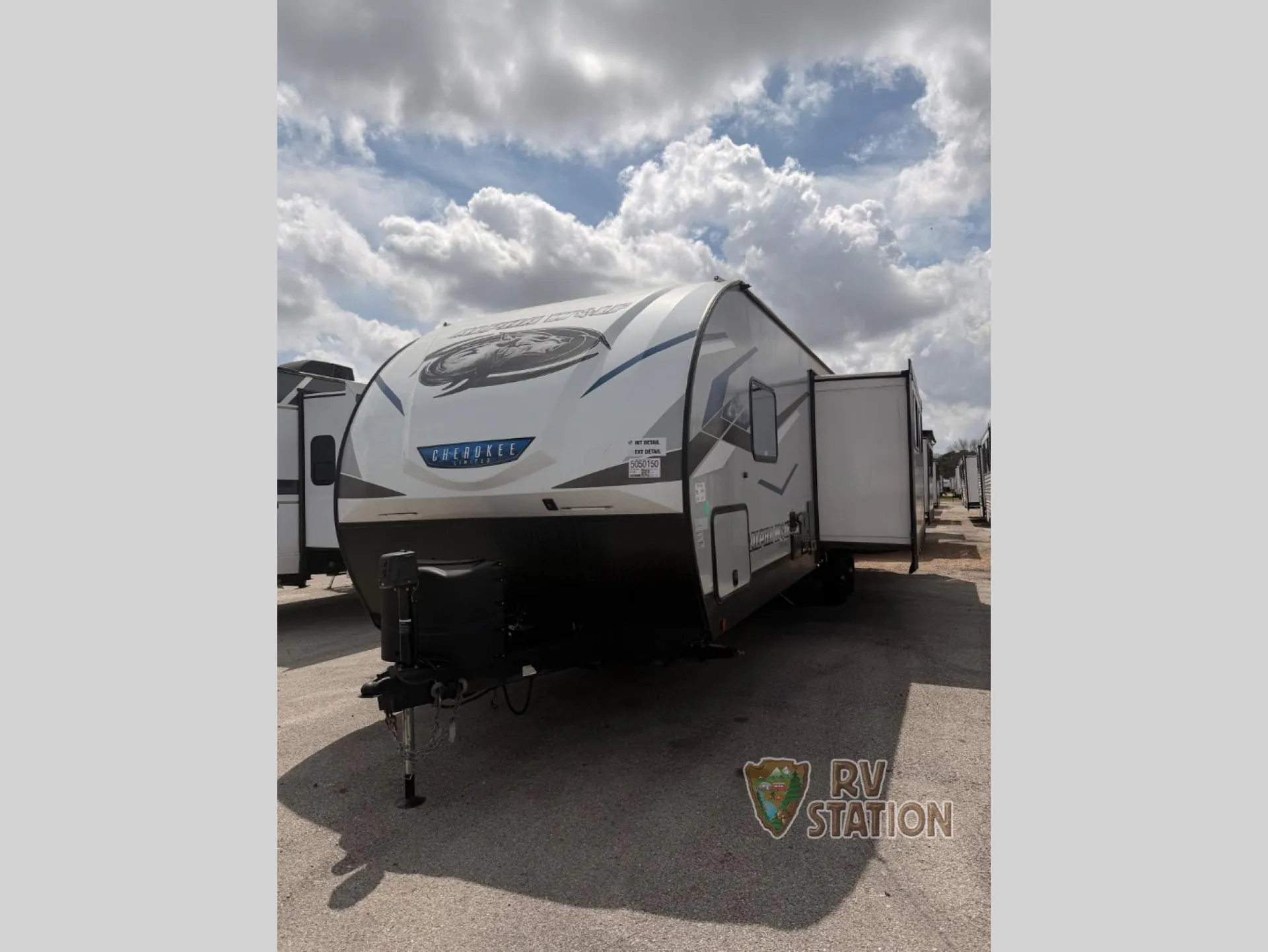 2023 Forest River Cherokee Alpha Wolf 33BH - Photo 4