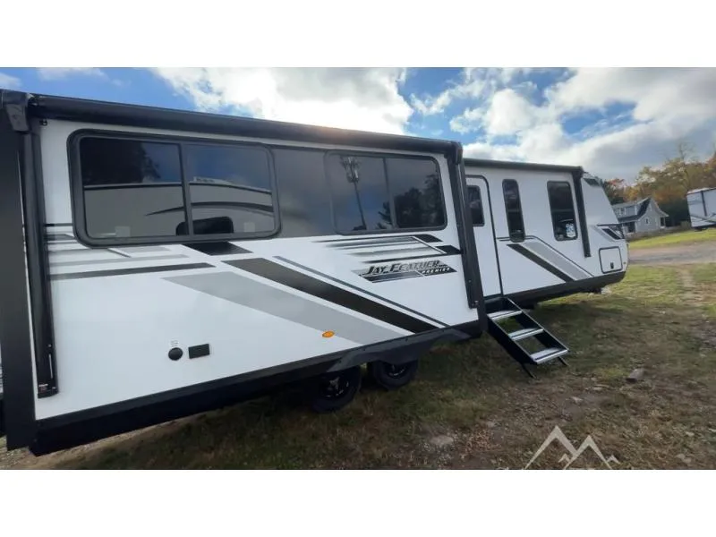 2026 Jayco Jay Feather 32RL - Photo 3