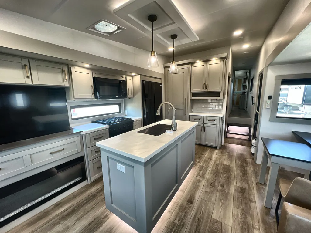 2025 Brinkley Model Z 3610, Photos photo 12