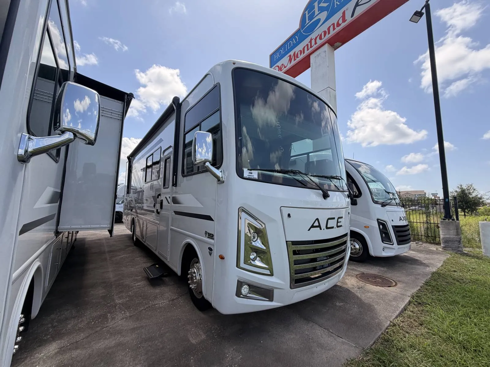 2027 Thor Motor Coach A.C.E 29D - Photo 2