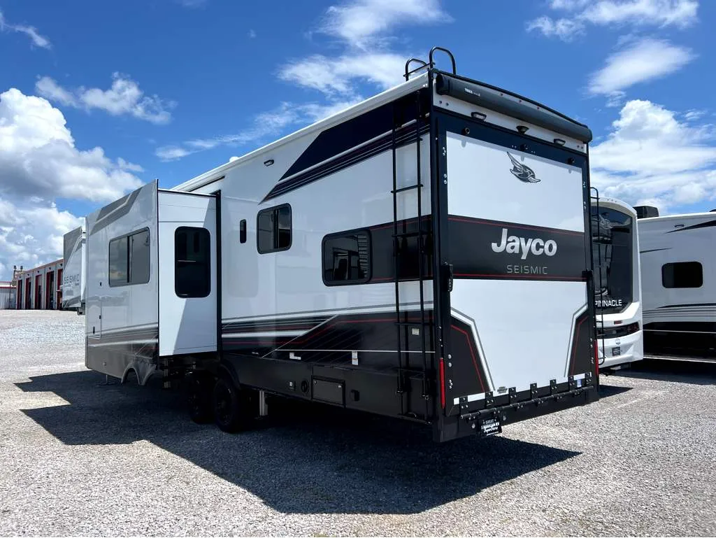 2026 Jayco Seismic 359 - Photo 4