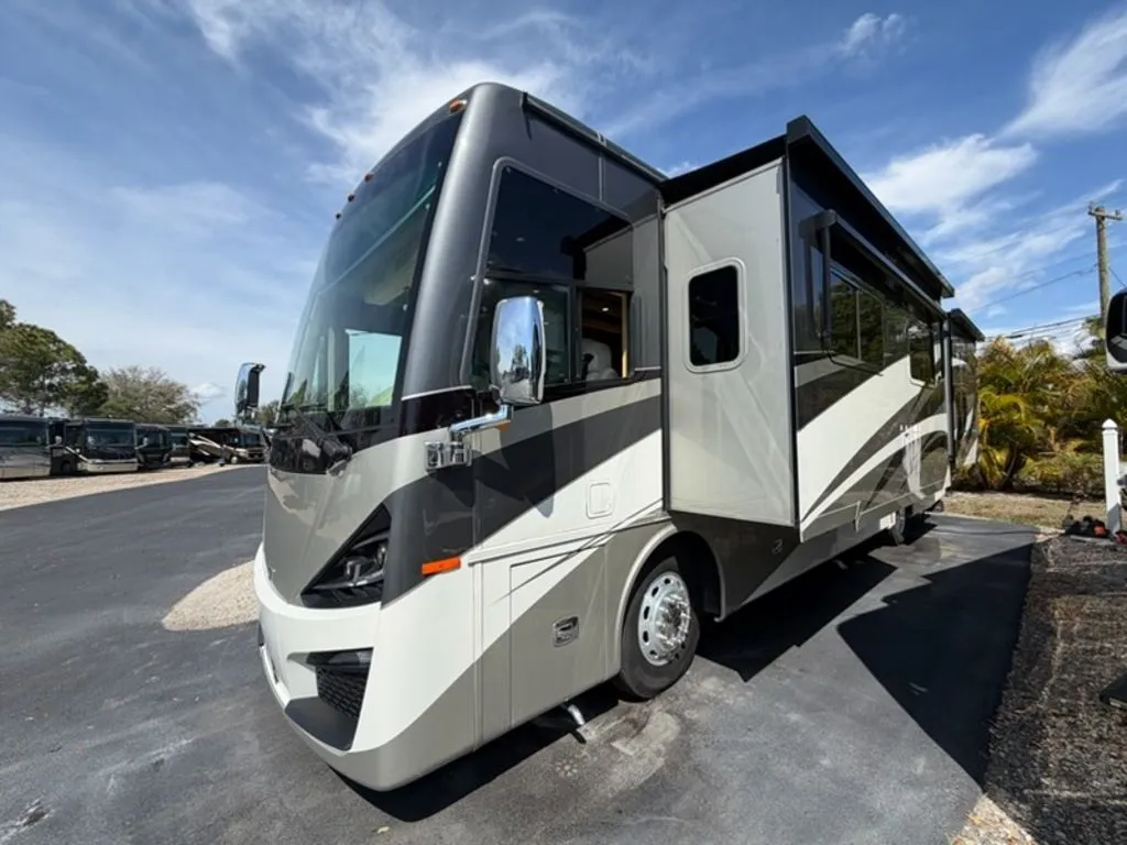 2020 Tiffin Motorhomes Phaeton 37 - Photo 2