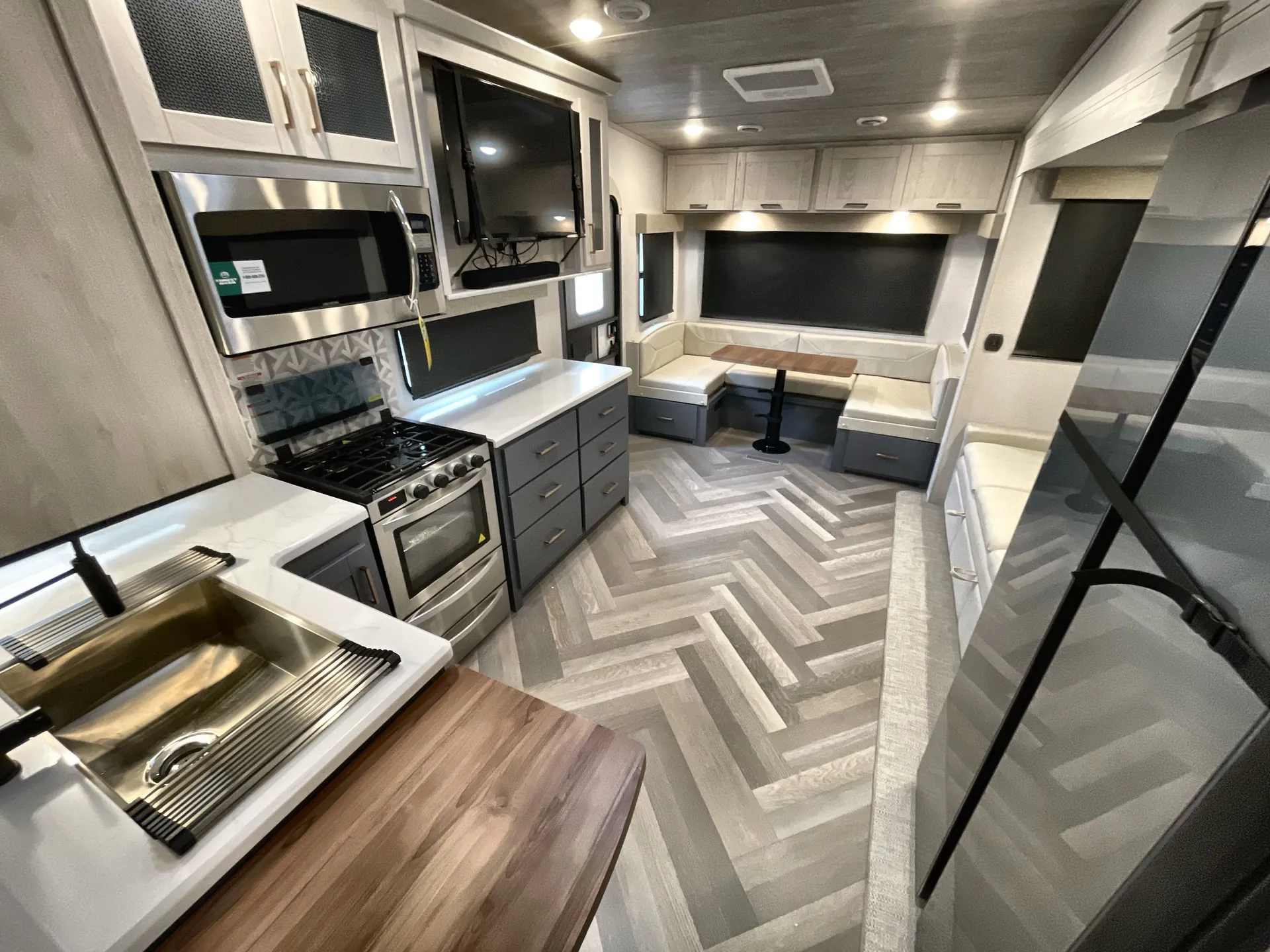 2025 Prime Time Crusader 275RDD — living area main