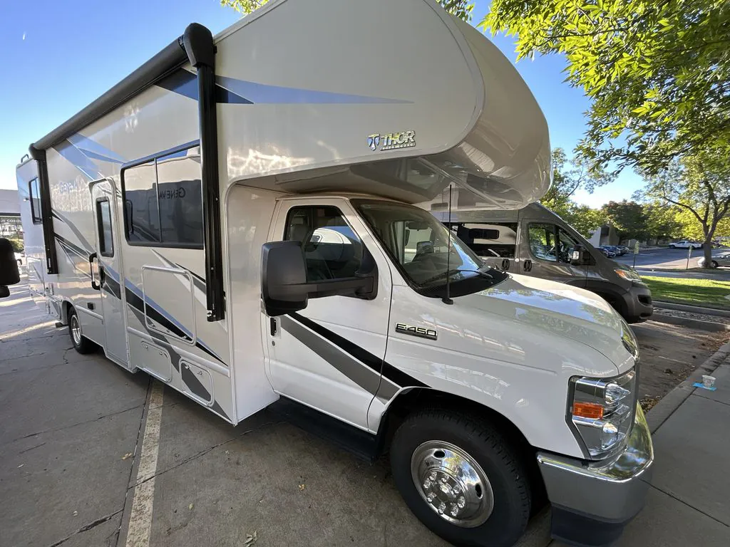 2023 Thor Motor Coach Geneva 28VA - Photo 2