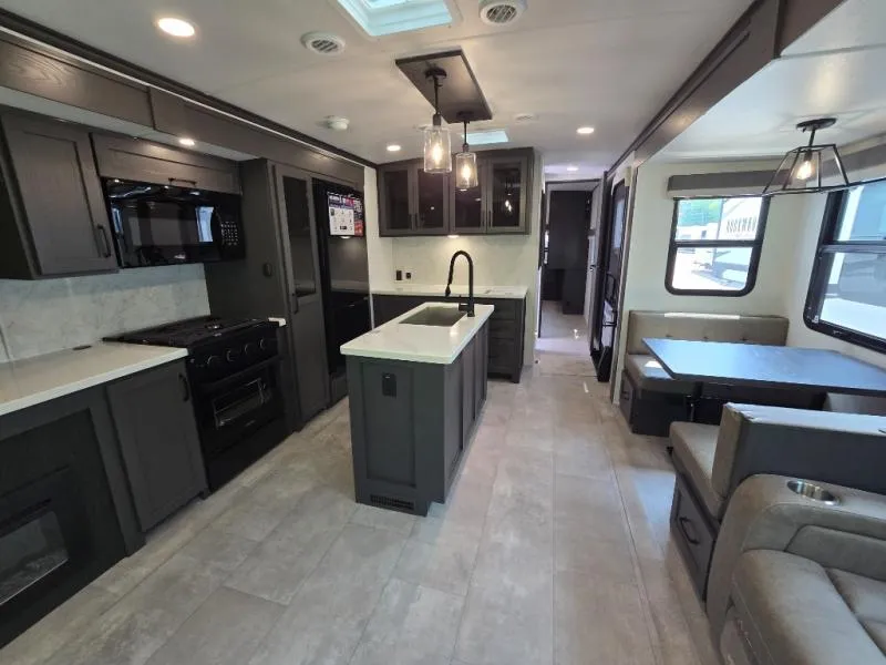 2025 Forest River Rockwood Signature 8337RL - Photo 4