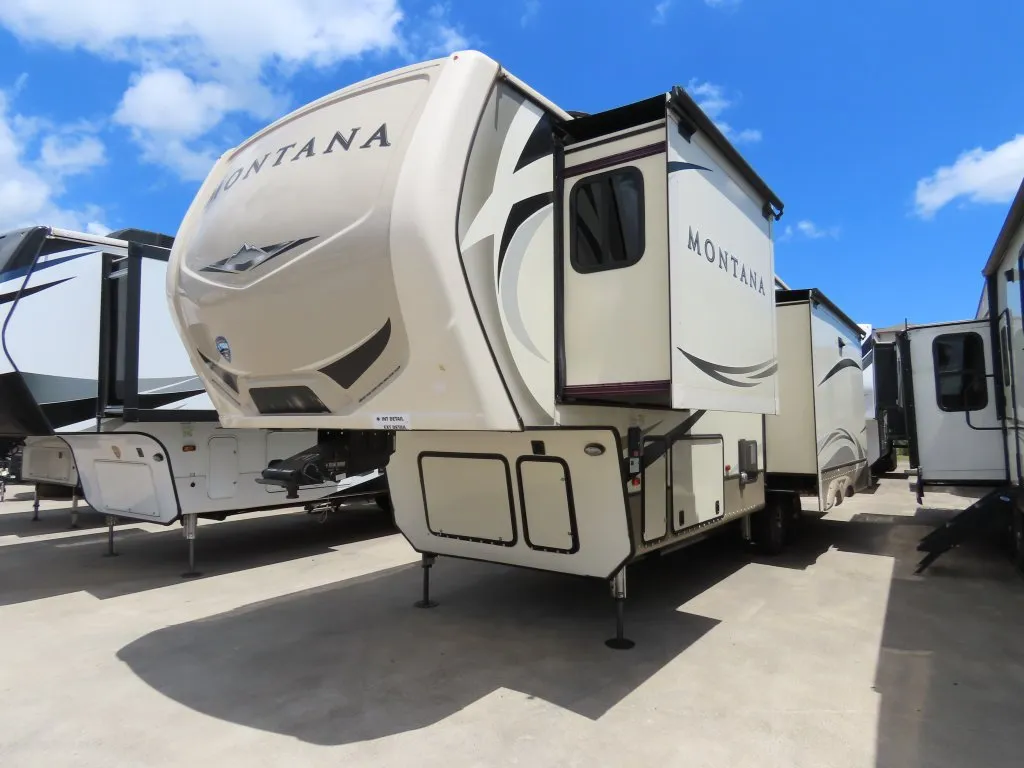 2018 Keystone Montana 3121RL - Photo 3