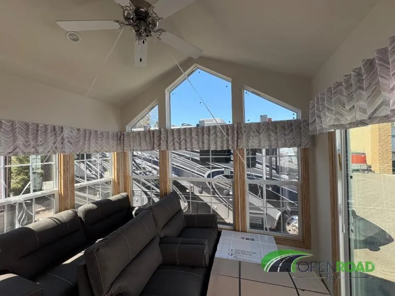2026 Champion Homes Highland 405 - Photo 3