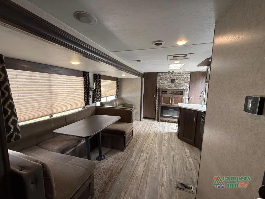 2018 Forest River Cherokee 284RJ, Photos photo 3