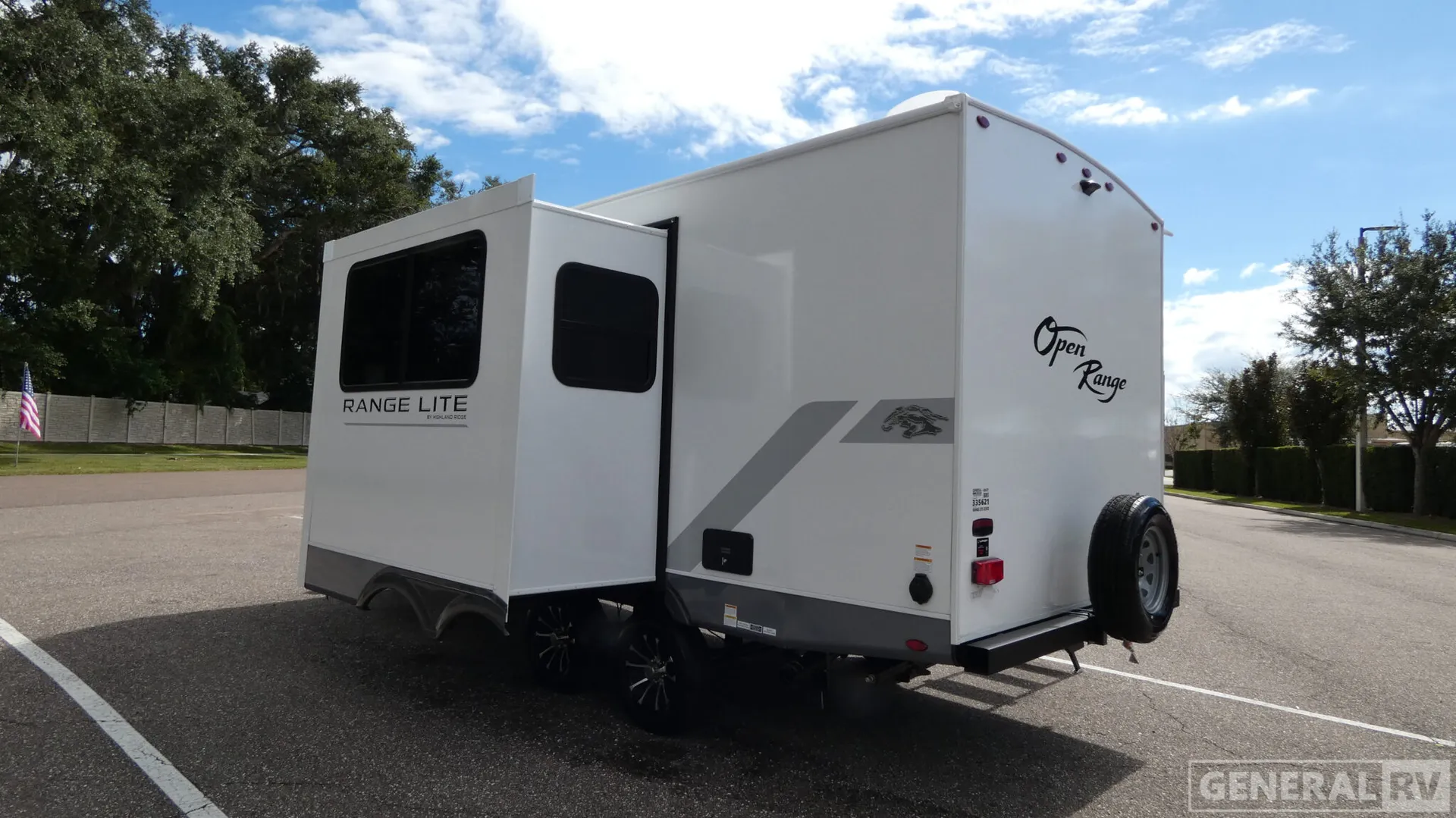 2026 Highland Ridge RV Range Lite 212FB - Photo 4