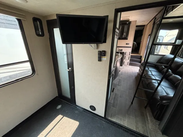 2018 Dutchmen Voltage Triton 3551, Photos photo 30