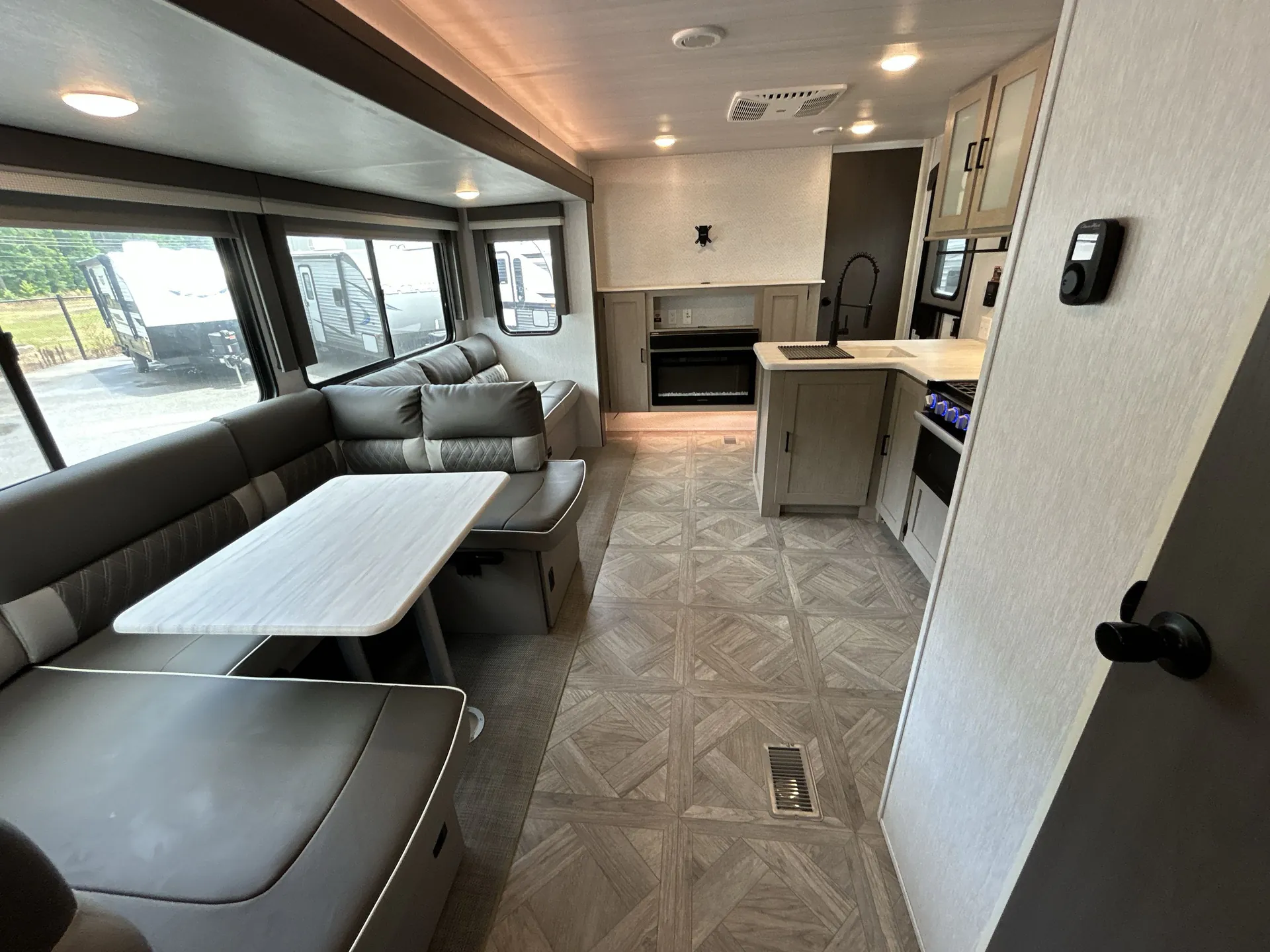 2024 Forest River Salem 31KQBTS — living area main