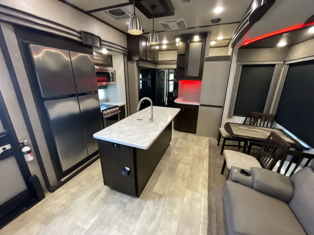 2019 Grand Design Momentum 399TH, Photos photo 2