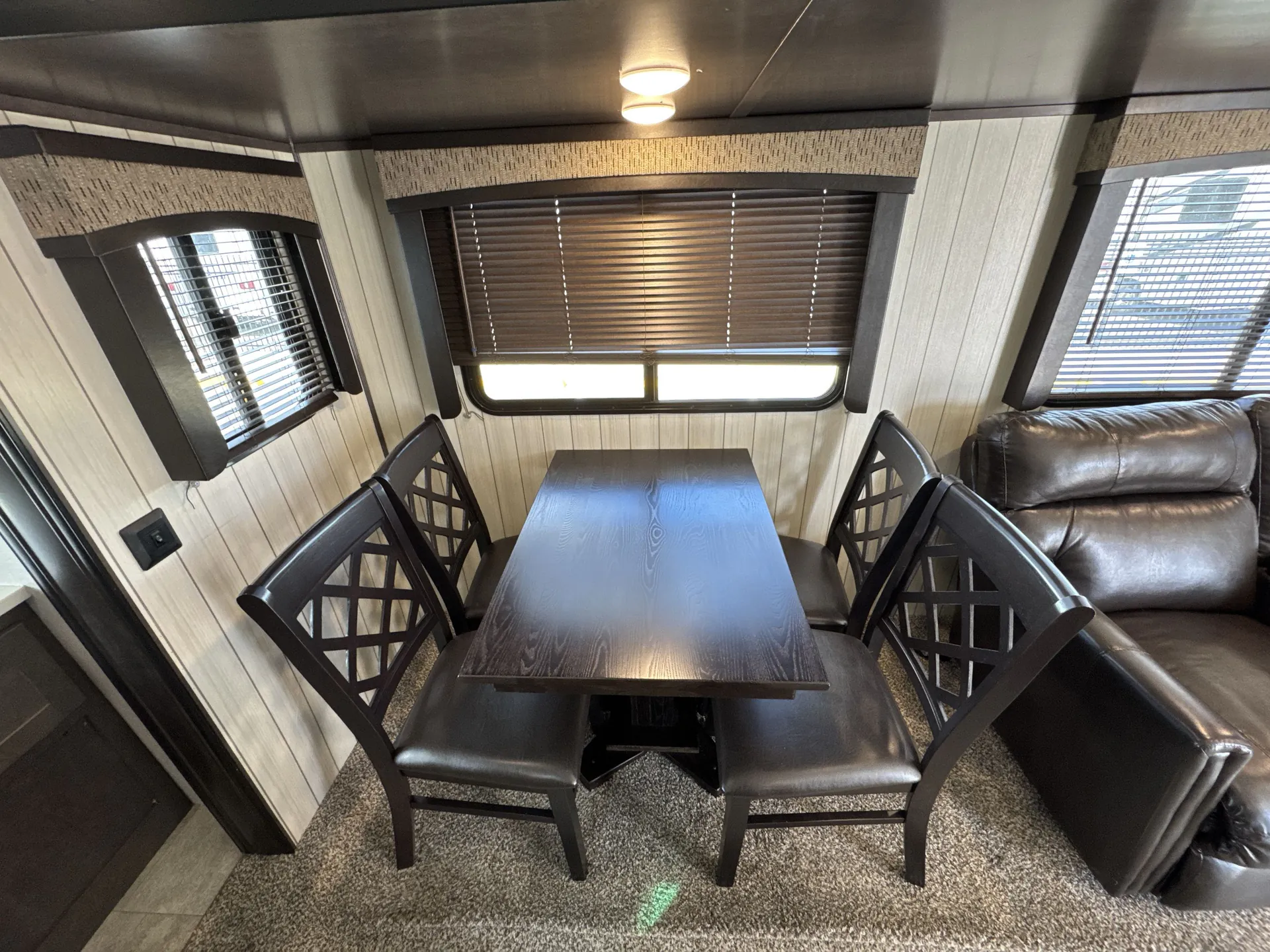 2018 crossroads Sunset Trail 33CK — living area main