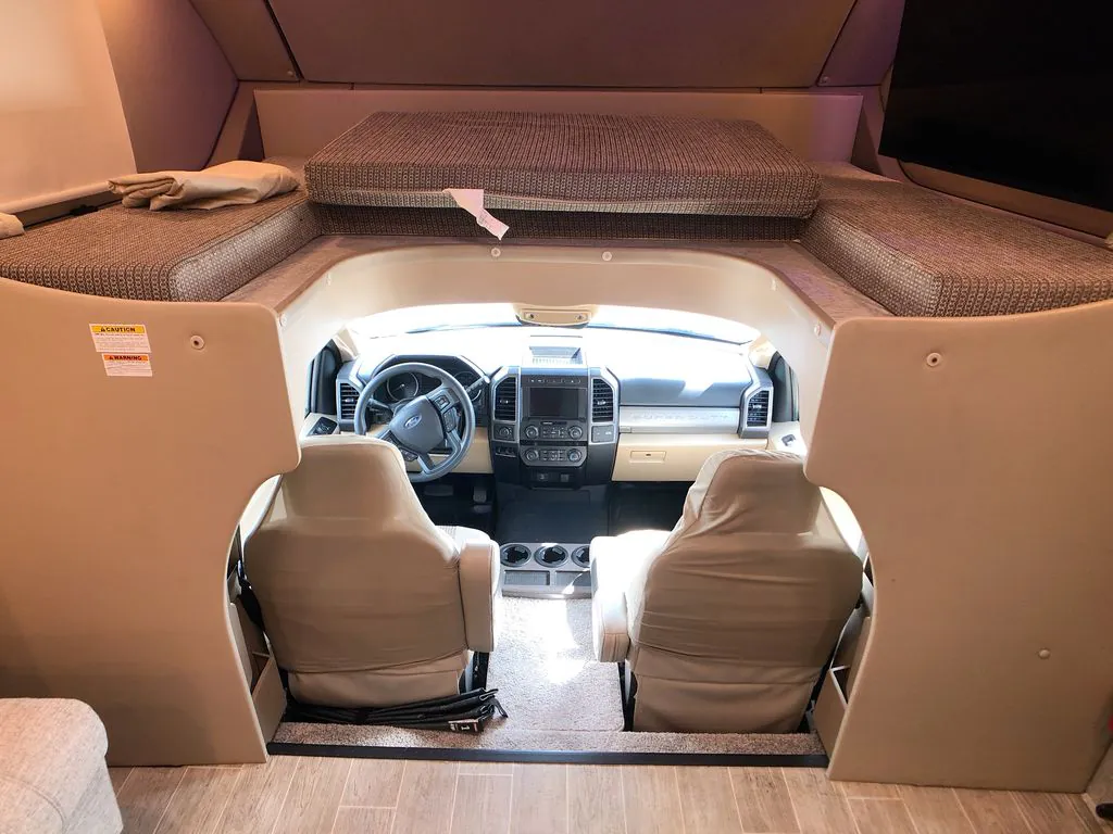 2021 Thor Motor Coach Omni SV34 - Photo 4