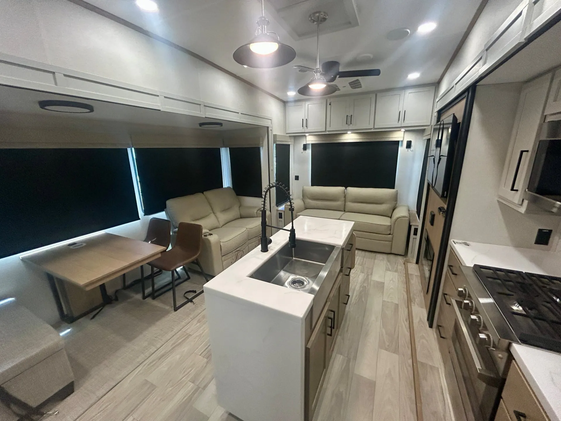 2025 Forest River Sandpiper 3370RLS - Photo 4