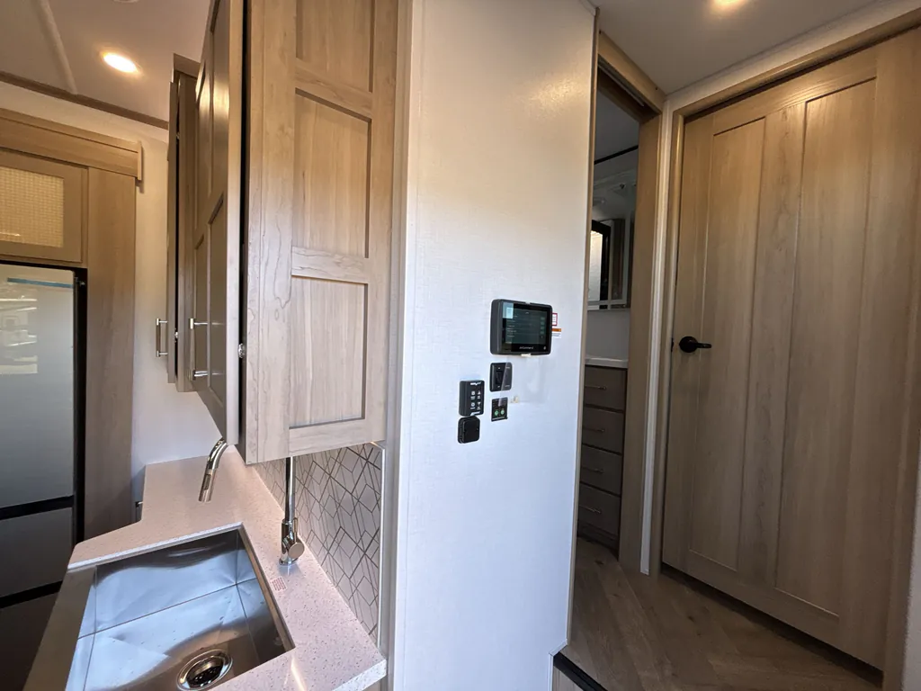 2026 Keystone Raptor 415, Photos photo 10