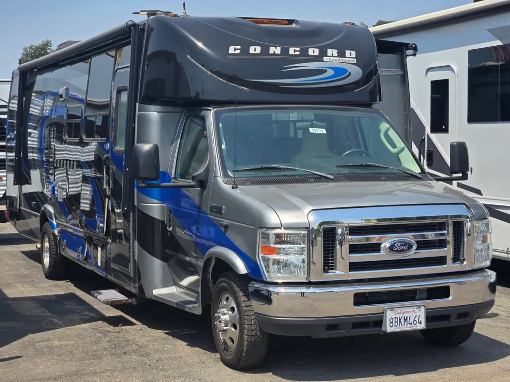 2017 Coachmen Concord 300DS - Photo 2