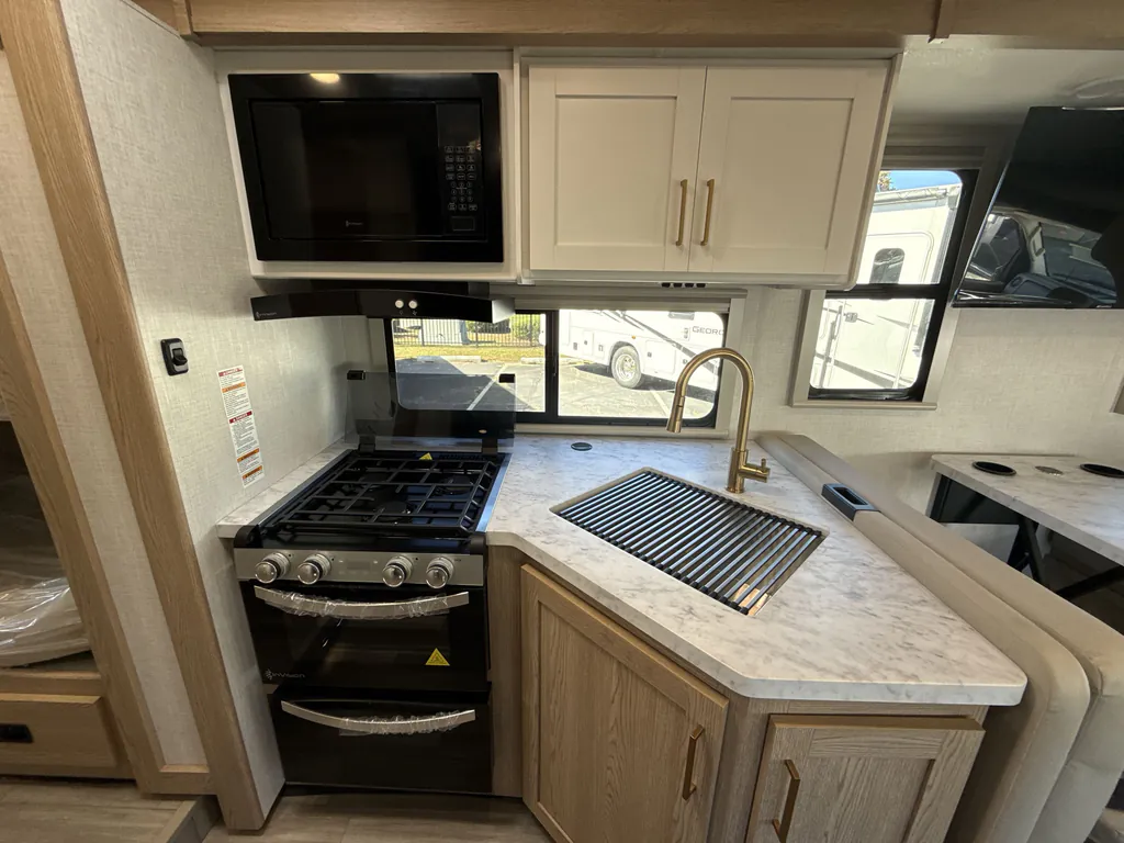 2027 Thor Motor Coach Freedom Elite 31FE, Photos photo 5