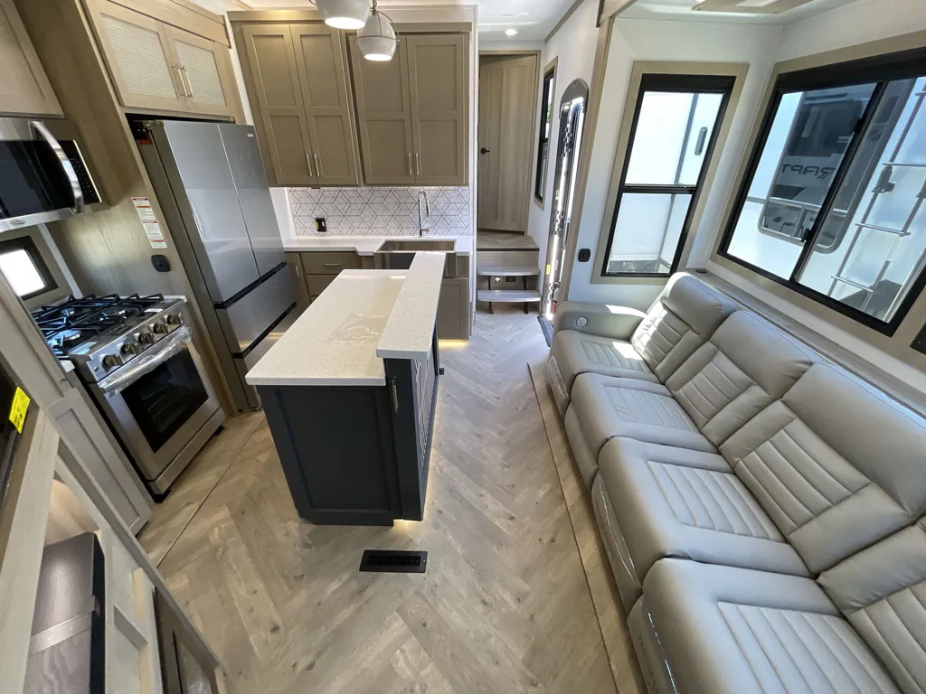 2025 Keystone Raptor 415, Photos photo 3
